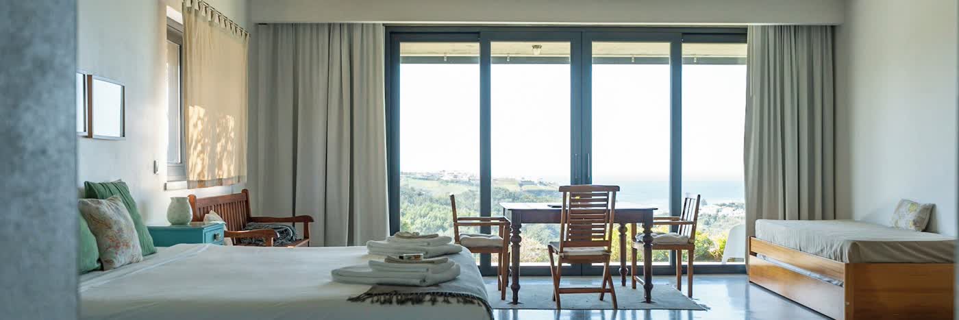 Quarto na Quinta dos Raposeiros, com vista para o mar